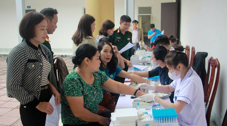 Can Lộc: Gần 400 người tham gia hiến máu tình nguyện