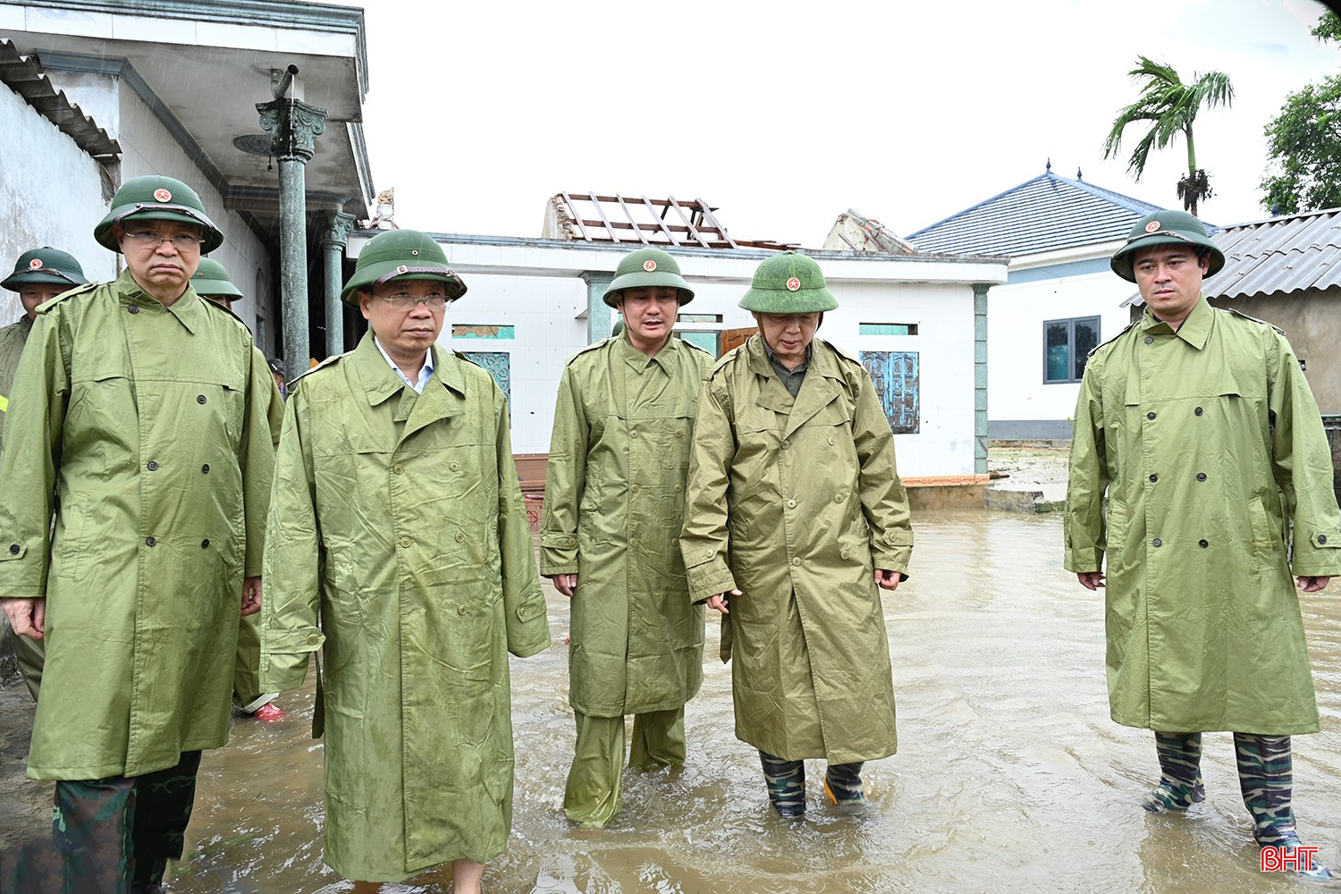  Phó Thủ tướng Trần Hồng Hà động viên Nhân dân Hà Tĩnh khắc phục hậu quả bão số 5