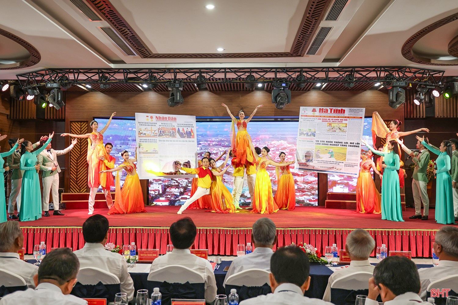 Xây dựng nền báo chí cách mạng “chuyên nghiệp, nhân văn, hiện đại”