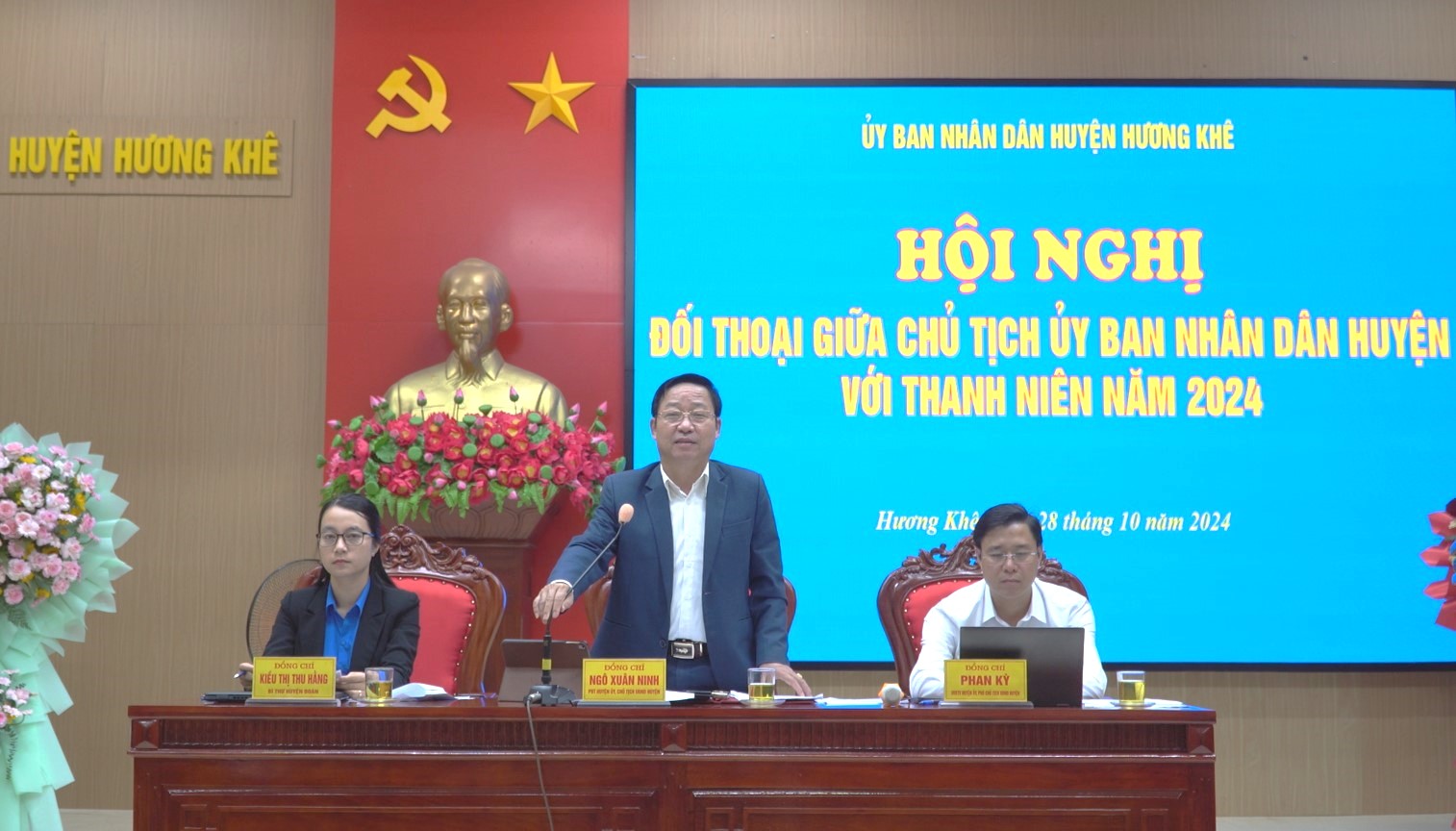 Lãnh đạo Hương Khê đối thoại với đoàn viên thanh niên trên địa bàn huyện
