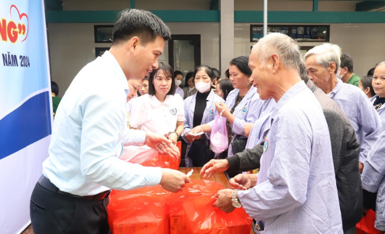 Chương trình thiện nguyện “Bữa cơm yêu thương”